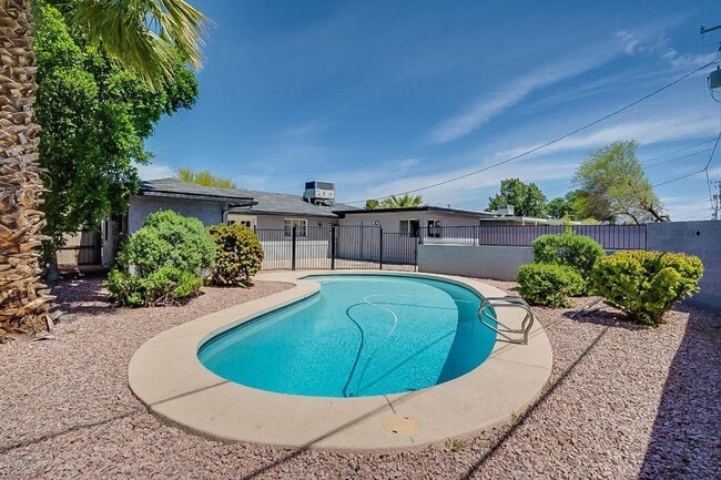 4 BEDROOM, 2 BATHROOM HOME WITH SPARKLING ... - 4 BEDROOM, 2 BATHROOM HOME WITH SPARKLING ...