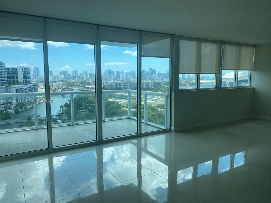 Foto del edificio - 1861 NW South River Dr
