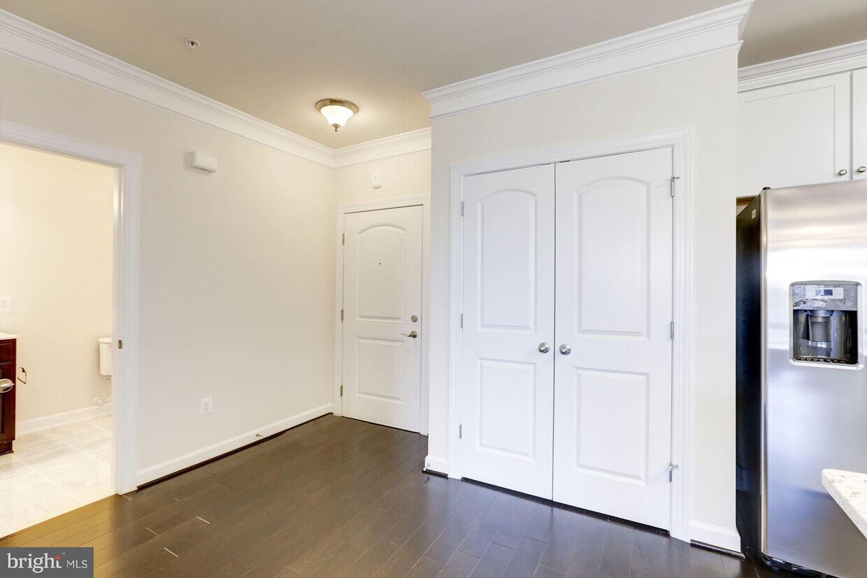 13740 Endeavour Dr Unit 403, Herndon, VA 20171 Room for Rent in