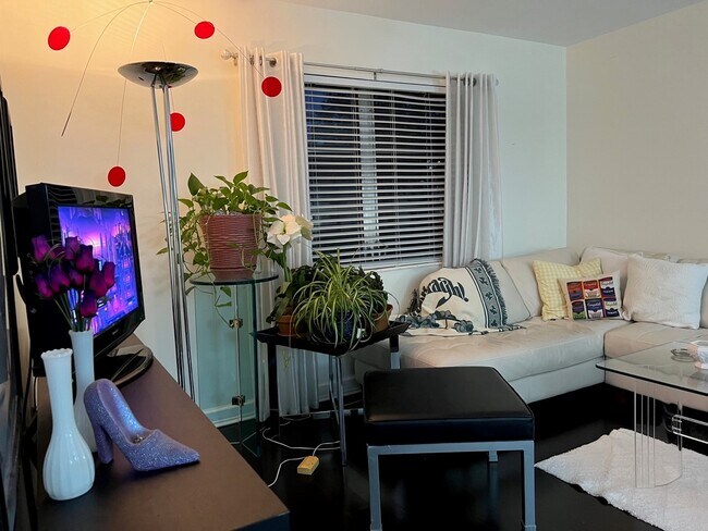 Foto del edificio - 1950 N Andrews Ave