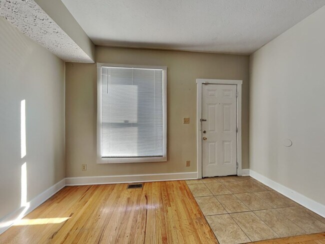 Building Photo - 1365 Indianola Ave