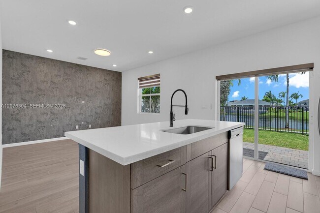 Foto del edificio - 805 SE 18th St