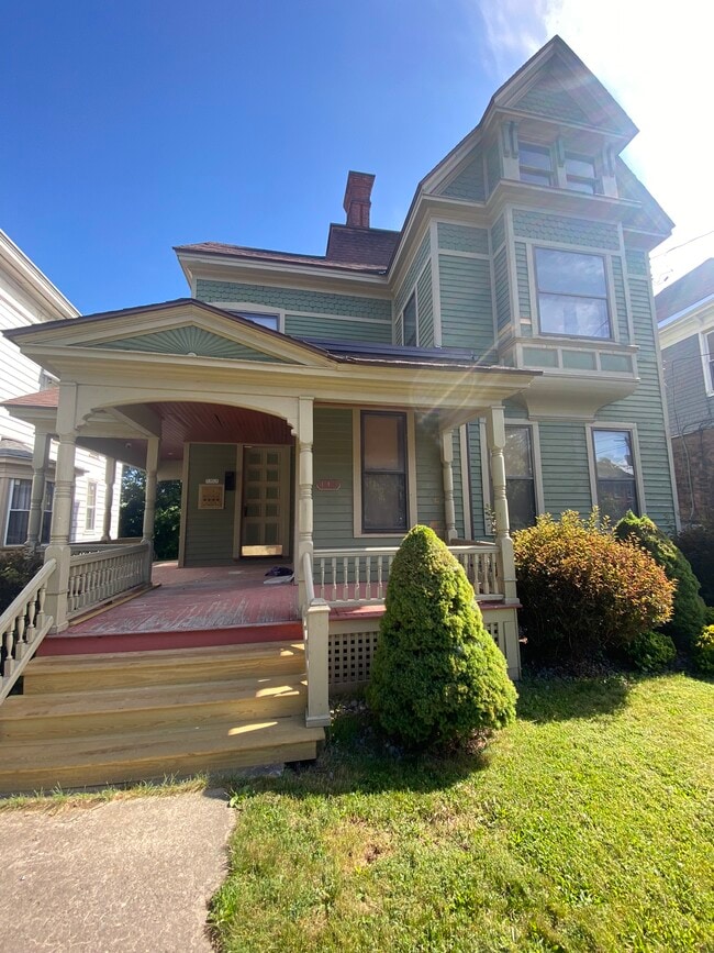 Building Photo - 415 Rutger St