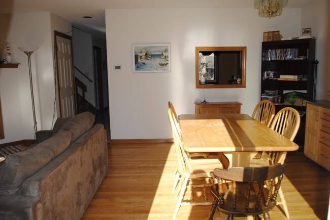 Building Photo - 1 Room in Condo with Pvt