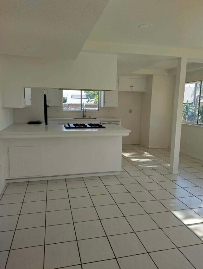 Building Photo - 1661 Sheridan Cir