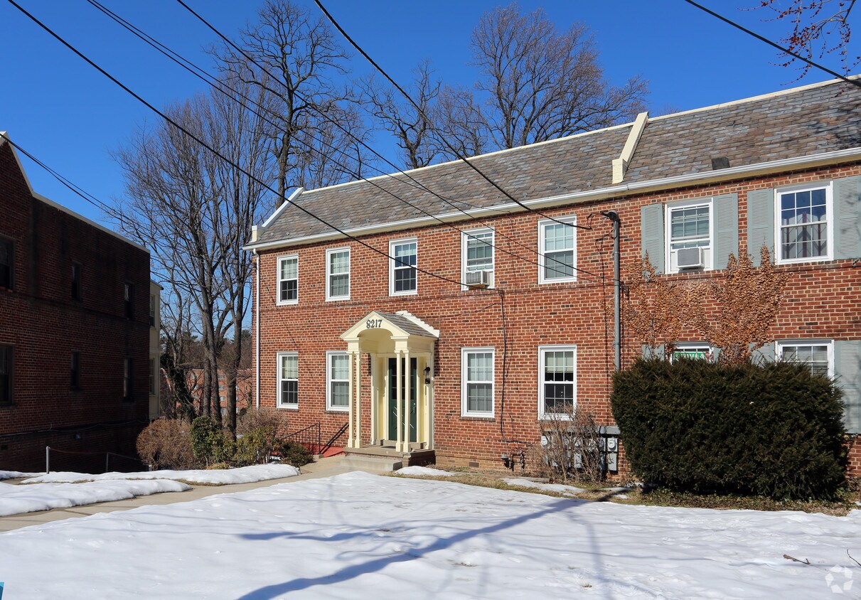 Primary Photo - 8217 Schrider St