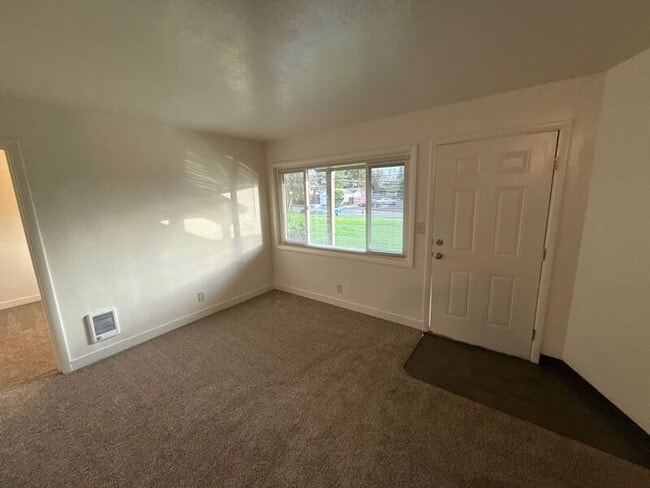 Building Photo - 273 Kearney St S