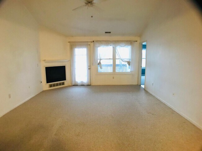 Foto del edificio - 1608 Oakfield Dr