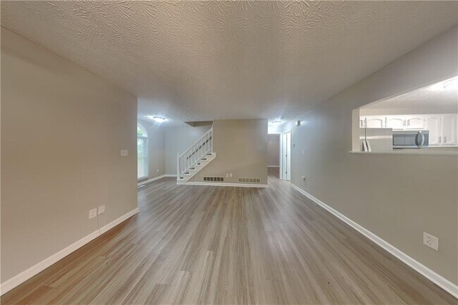 Foto del edificio - 135 Mill Pointe Dr