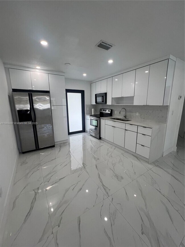 Foto del edificio - 987 SE 1st St