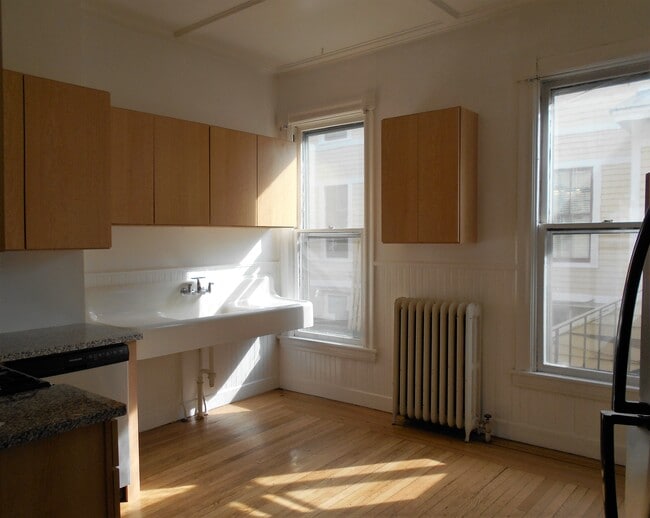 Building Photo - 8 5th Ave