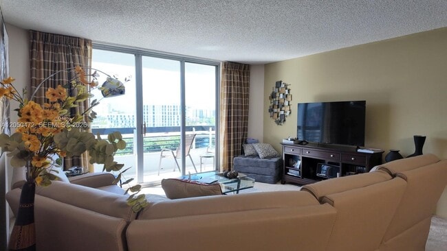 Building Photo - 3600 Mystic Pointe Dr