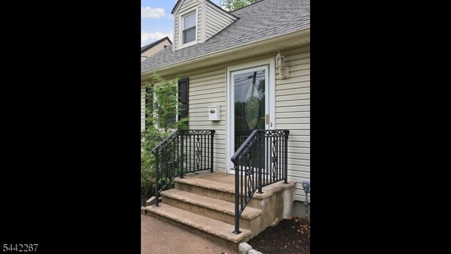 Building Photo - 1751 Mountain Ave