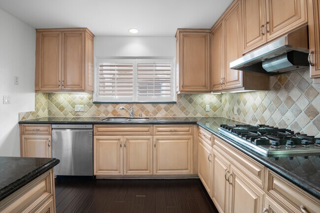 Kitchen - 1128 Princeton St
