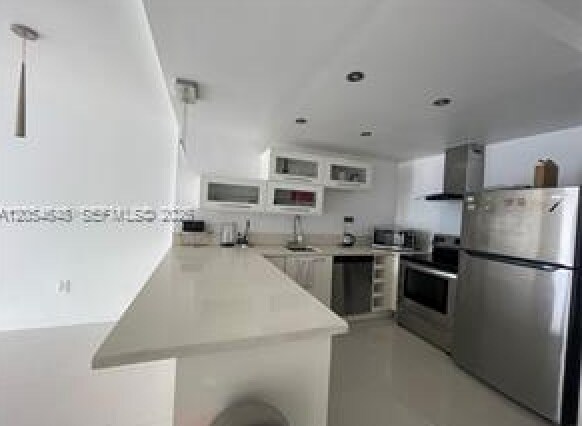 Foto del edificio - 7928 West Dr
