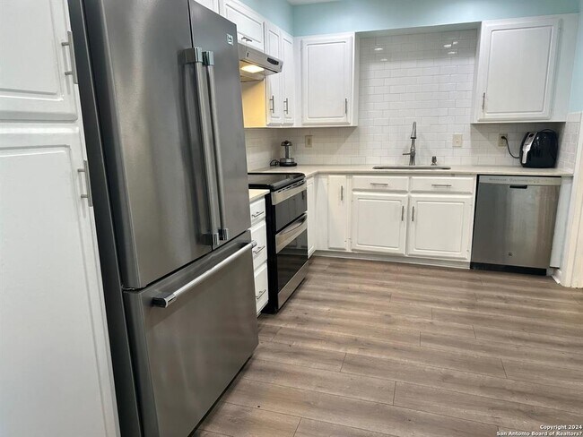 Foto del edificio - 7887 Broadway-