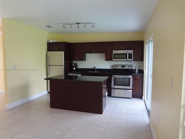 Foto del edificio - 28890 Colorado Rd