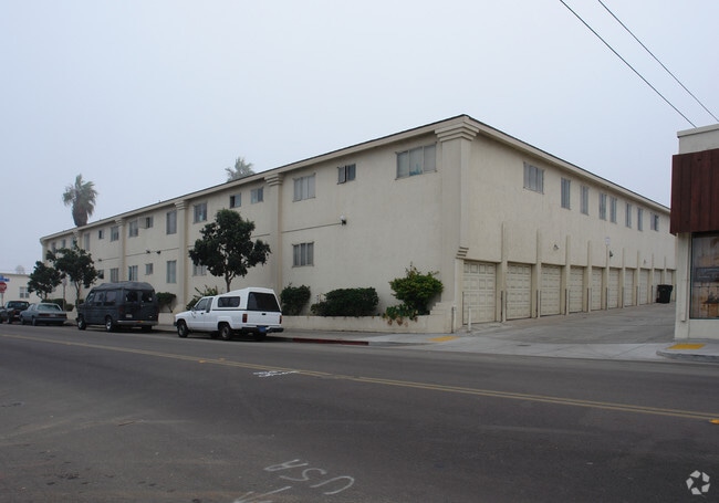 Building Photo - 5085 Saratoga Ave
