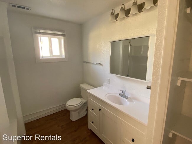 Building Photo - 3 br, 1 bath House - 305 West George Street