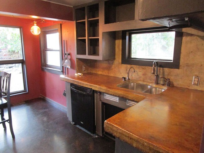 Foto del edificio - Custom 3 Bedroom Home Near Ochoco Creek Pa...