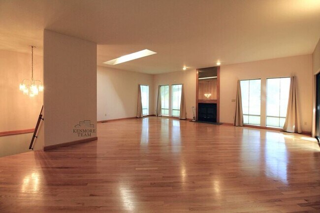 Foto del edificio - 3600 Eastlake Dr