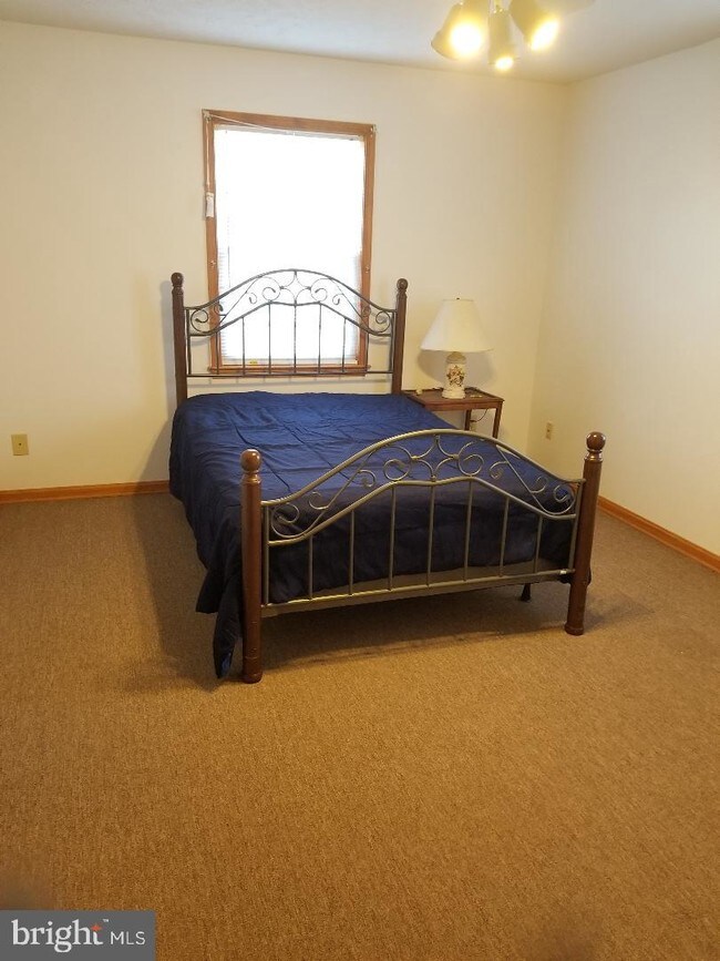 Foto del edificio - 647 Blue Mountain Rd