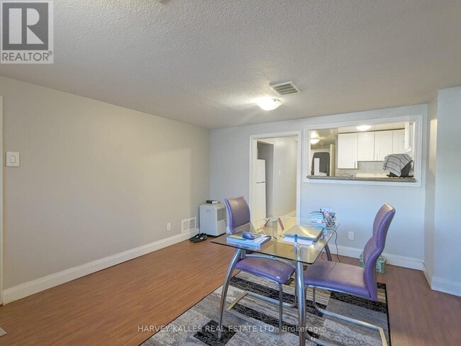 Building Photo - 242 Robina Ave