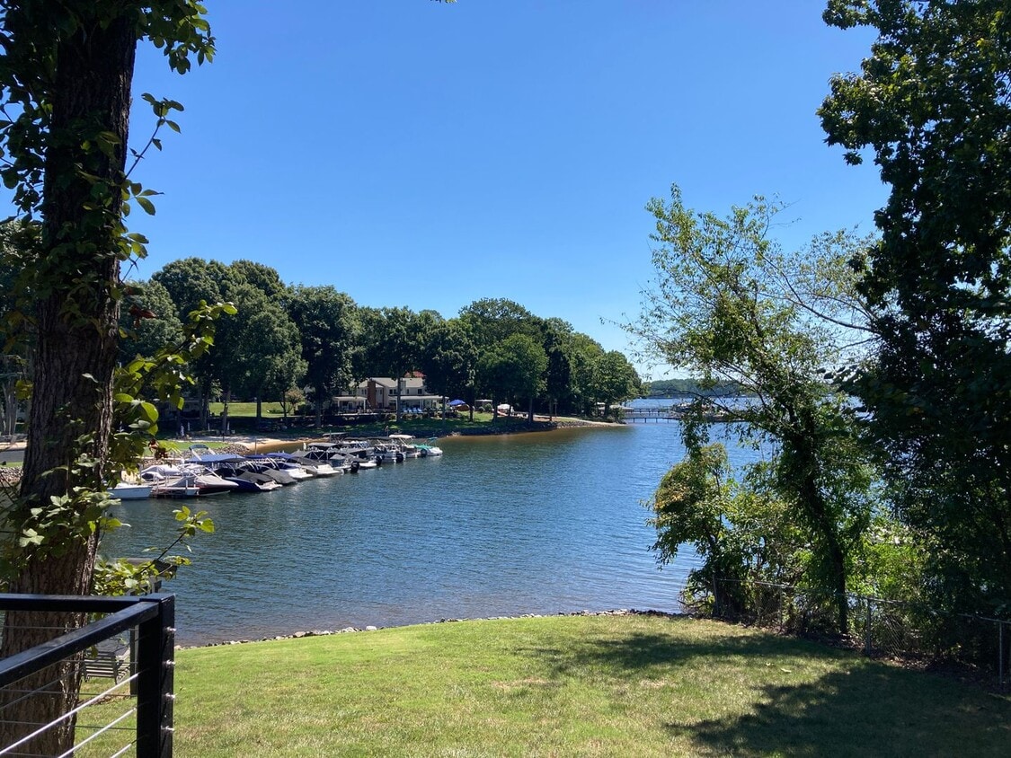 Primary Photo - WATERFRONT Two Bed Townhouse in Denver Wit...