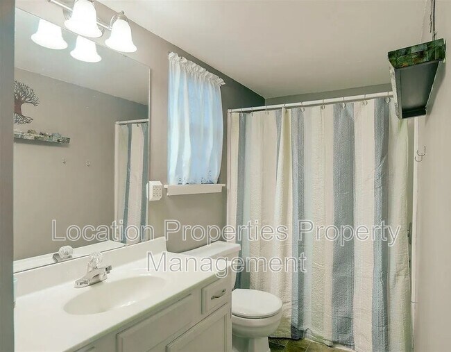 Building Photo - 2401 Sequoia Ct