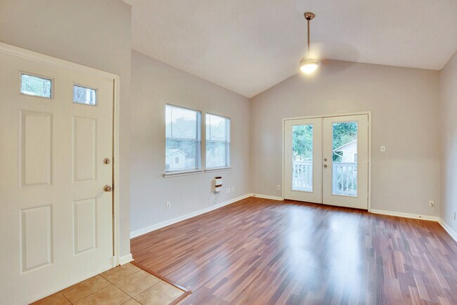 Foto del edificio - 3113 Robinson Ave