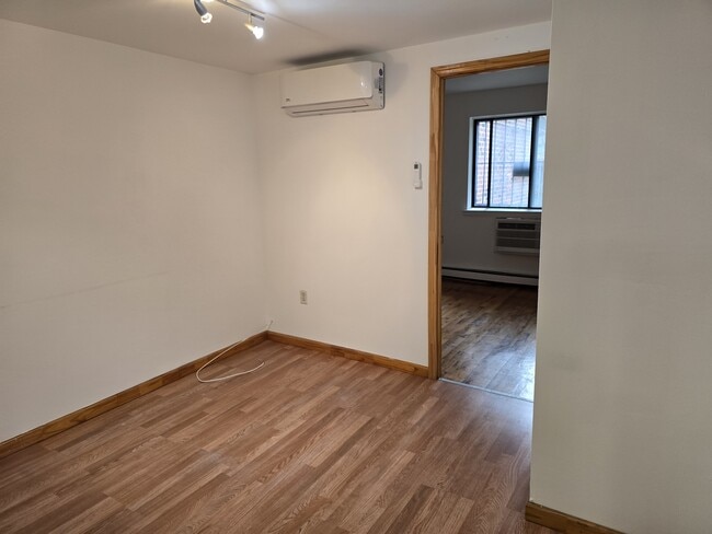 Foto del edificio - 5052 69th St