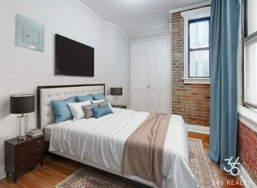 Primary Photo - East 25th Street