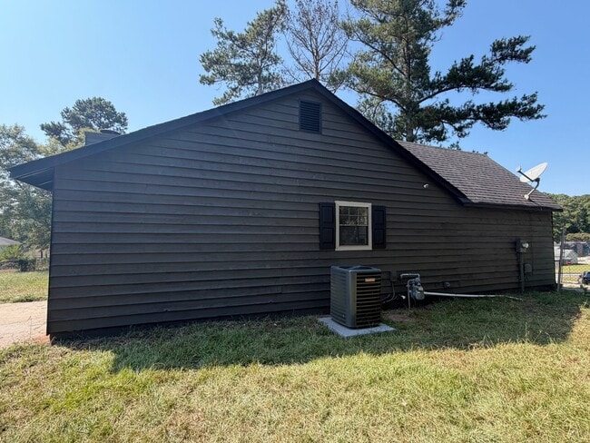 Building Photo - 414 Crest Ct