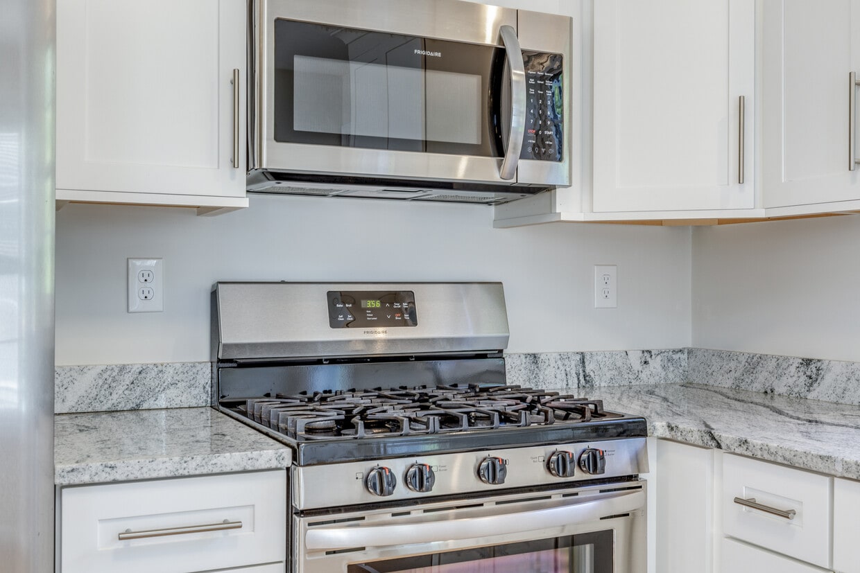 Photo - 5 Pumpkin Cir (Tyngsborough, MA)