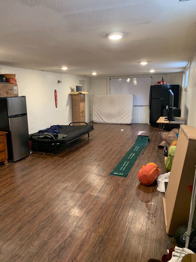 Building Photo - PRE-LEASING FOR JUNE