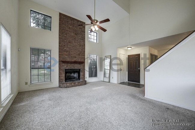Building Photo - 1929 Pinecrest Dr