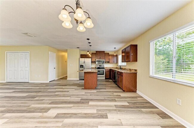 Foto del edificio - 7120 Elyton Dr