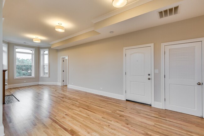 Foto del edificio - 2441 W Cortland St