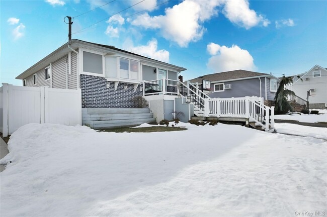 Building Photo - 3485 Riverside Dr