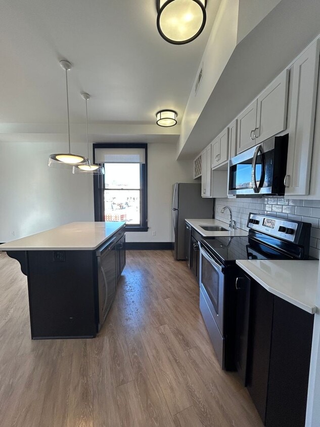 Luxury Downtown Living | Spacious 1-Bedroom 1-Bathroom Loft - Luxury Downtown Living | Spacious 1-Bedroom 1-Bathroom Loft