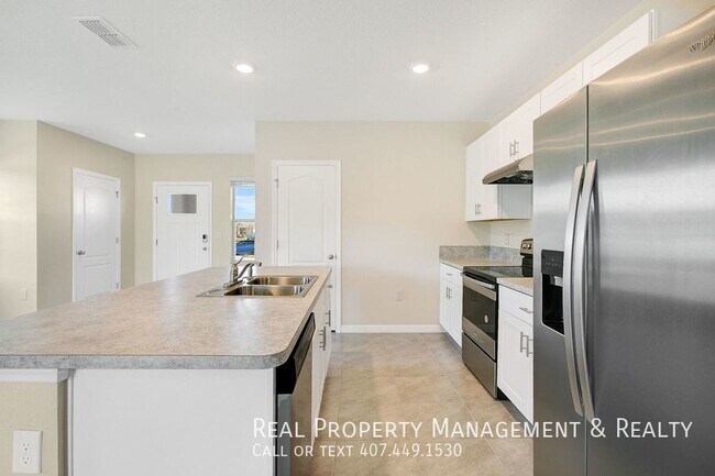 Building Photo - Gorgeous 3 BR / 2.5 BA Townhome In Kindred