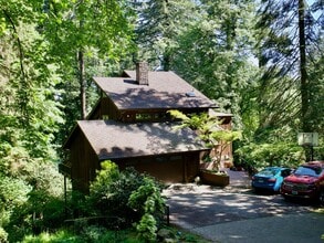 Building Photo - 2654 SW Fairmount Blvd