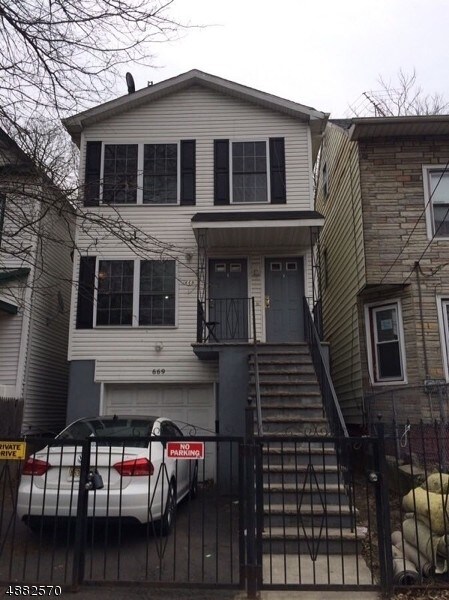 Foto principal - 669 E 24th St