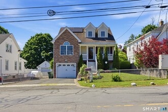 Building Photo - 305 Sylvan St