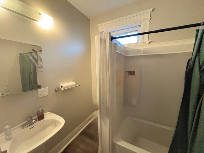 Foto del edificio - 329 Byrd St