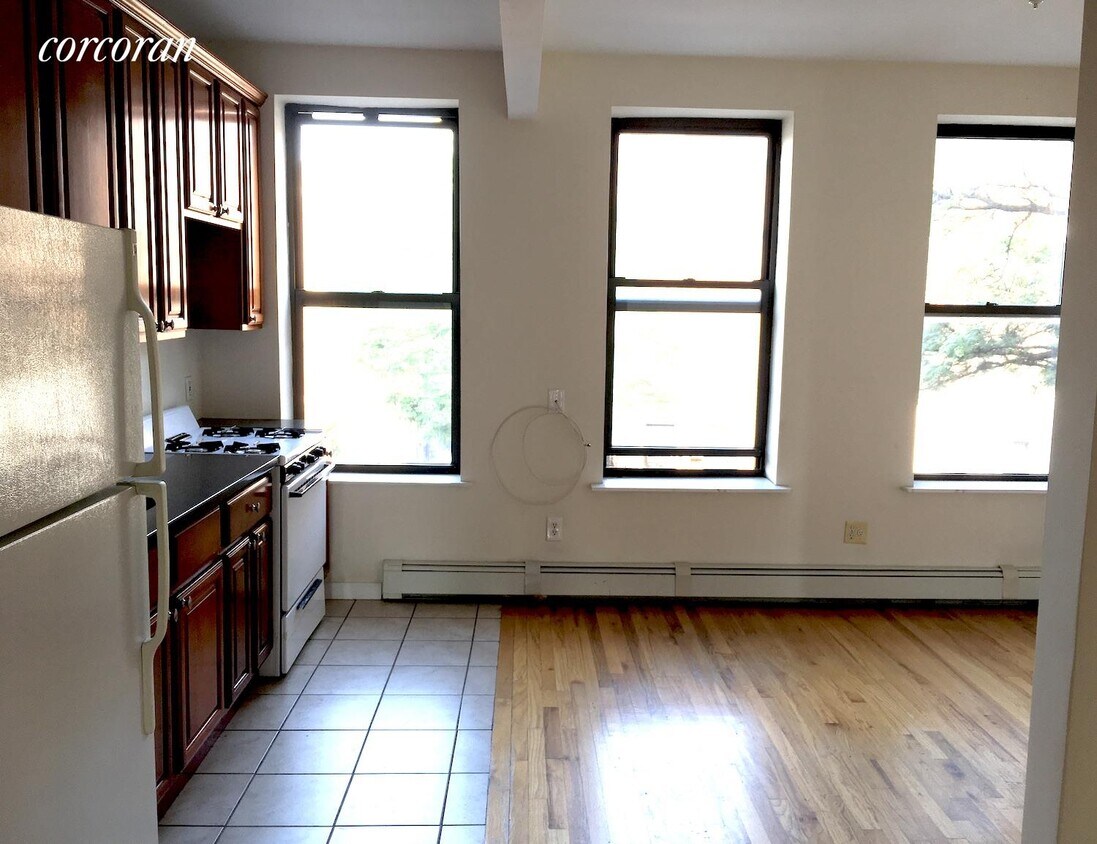 Primary Photo - 356 Franklin Ave