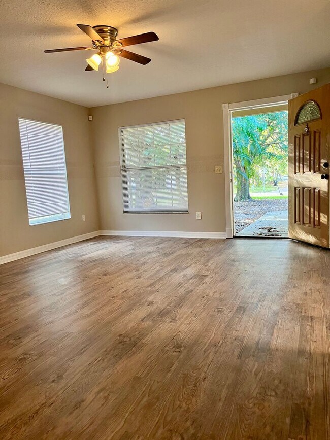 Foto del edificio - Fresh and Refurbed  3 Bed / 2 Bath Home in Apopka