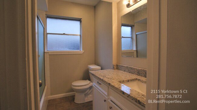 spacious family bath - 2115 Yorktown Ct S