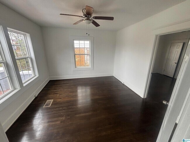 Foto del edificio - 1619 27th St N