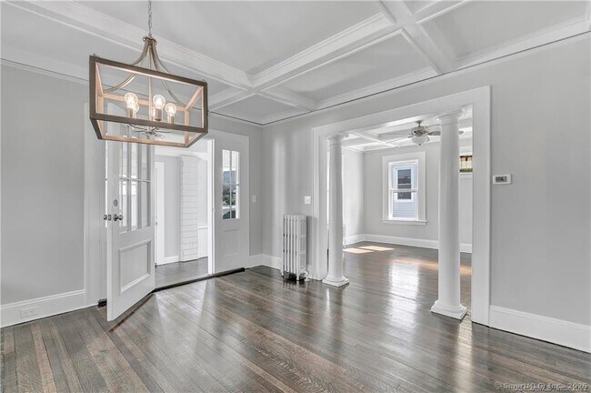 Building Photo - 2065 Barnum Ave